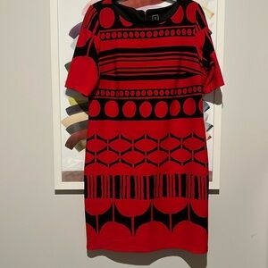 Geometric Print Midi Dress! Zipper Back. Elbow Sleeve. Abstract Print